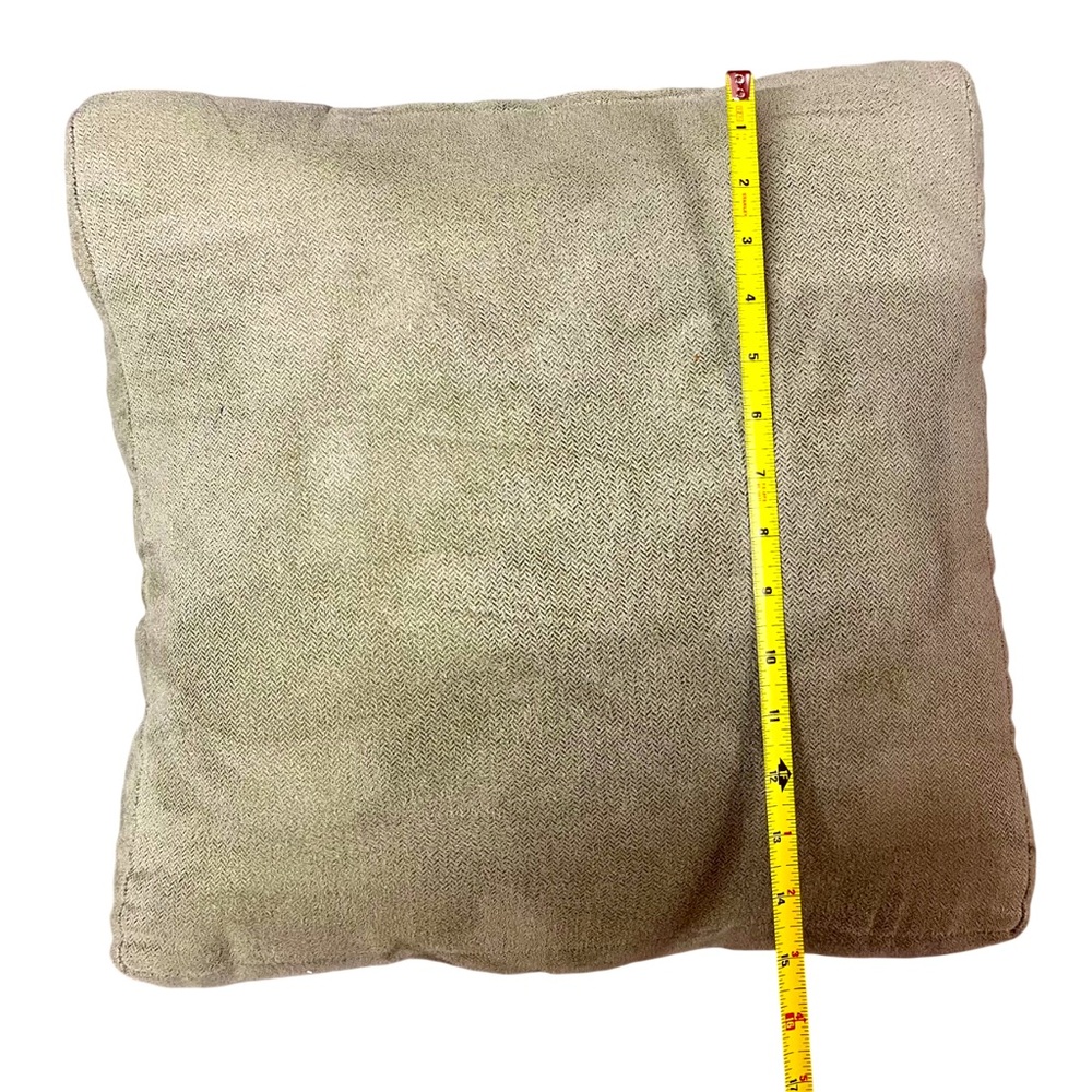 Couch accent pillows - Picture 5 of 6
